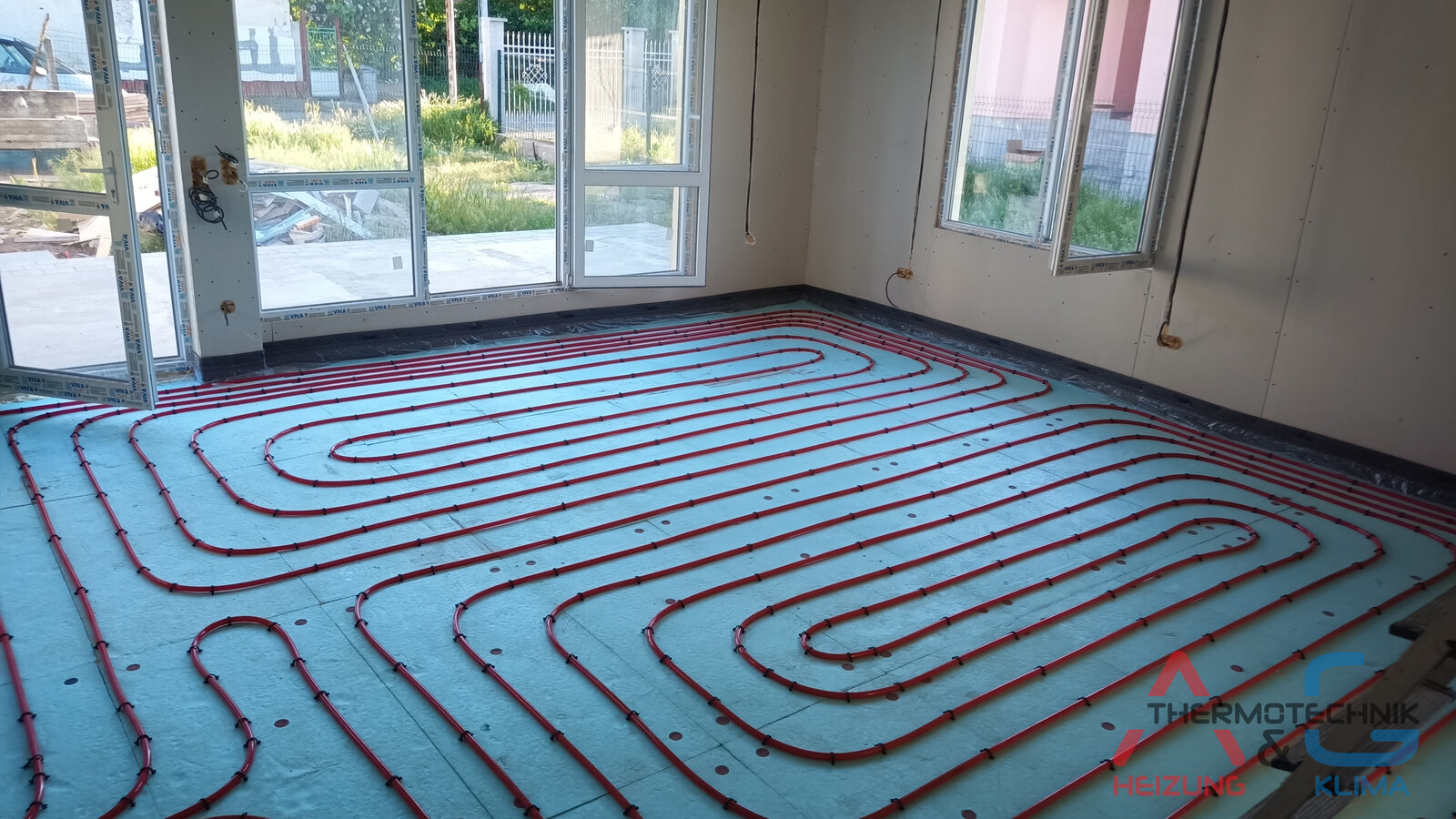 Fußbodenheizung und Luft-Wasser-Wärmepumpe Crystal Lava