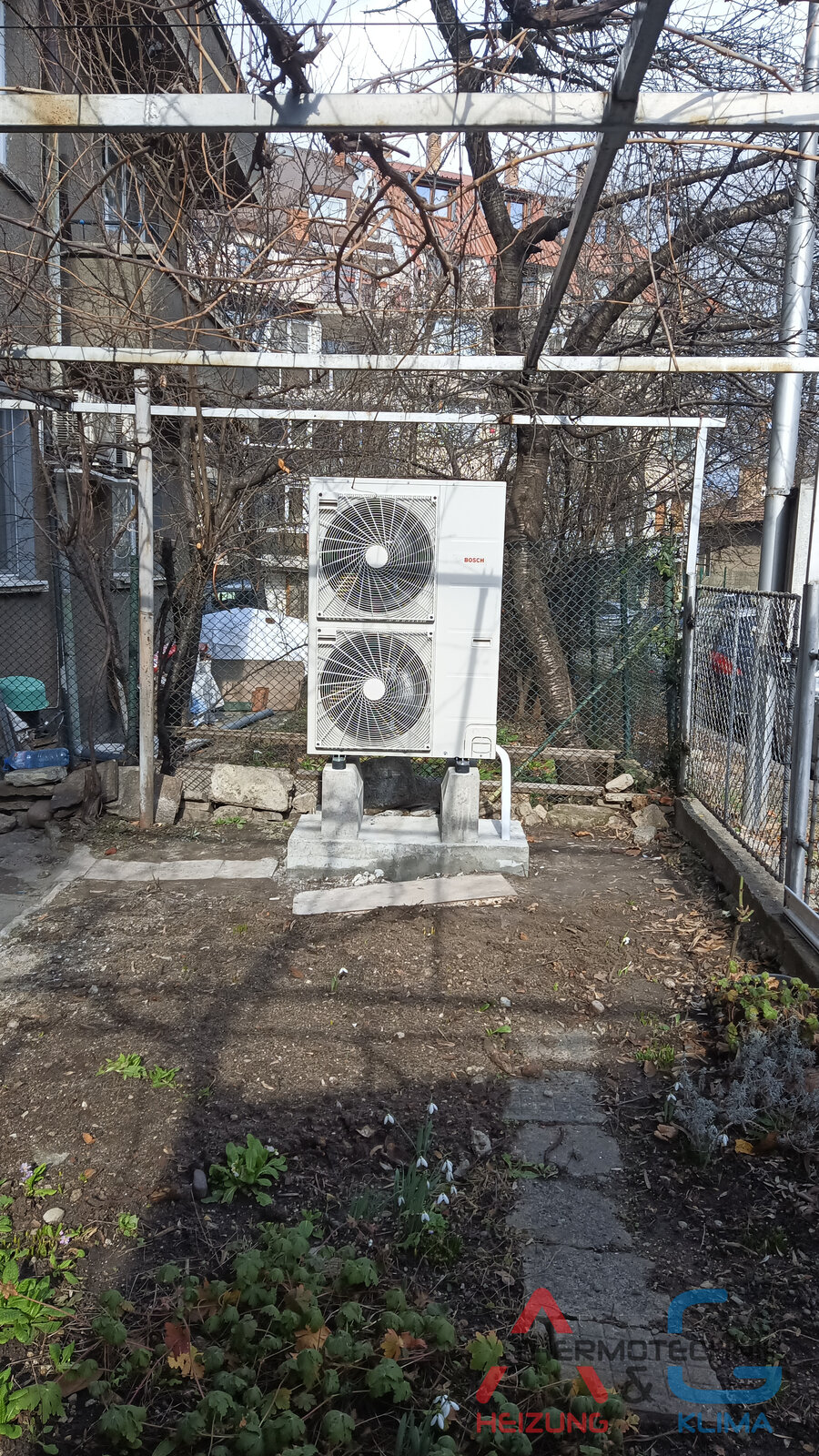 Heizungsanlage mit Luft-Wasser-Wärmepumpe BOSCH Compress 3000 AWS, 12 kW - Bild 2