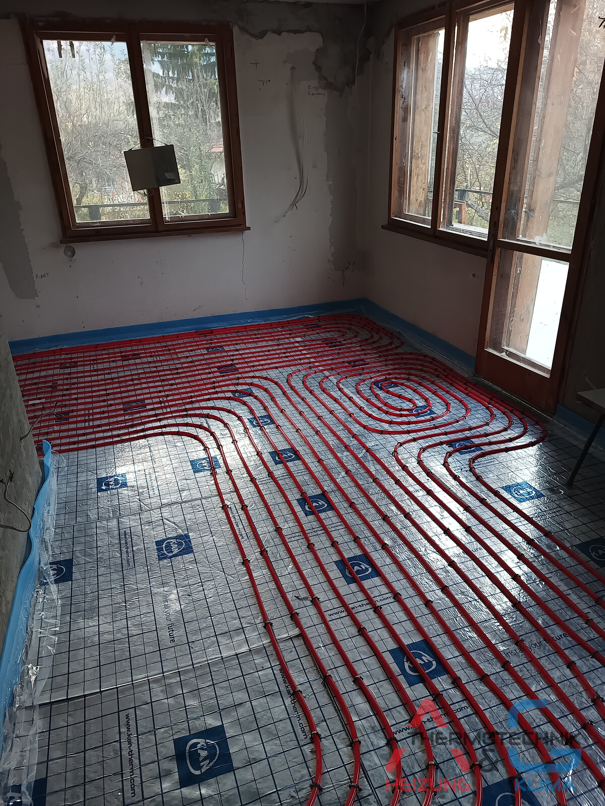 Installation von Fußbodenheizung in einem Haus - Bild 11