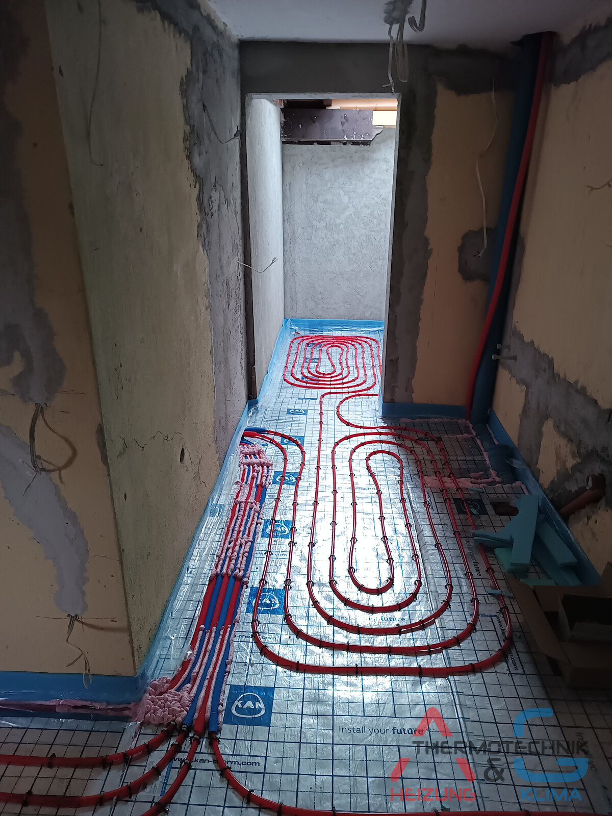 Installation von Fußbodenheizung in einem Haus - Bild 4