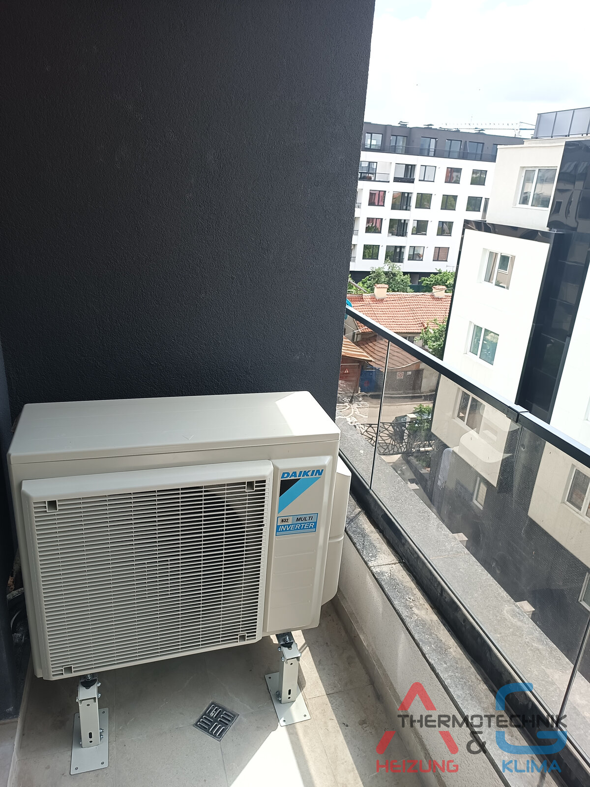 Gaskessel BOSCH Condense 7000i, Multisplit-Klimaanlage Daikin, Fußbodenheizung in einer Wohnung - Bild 3