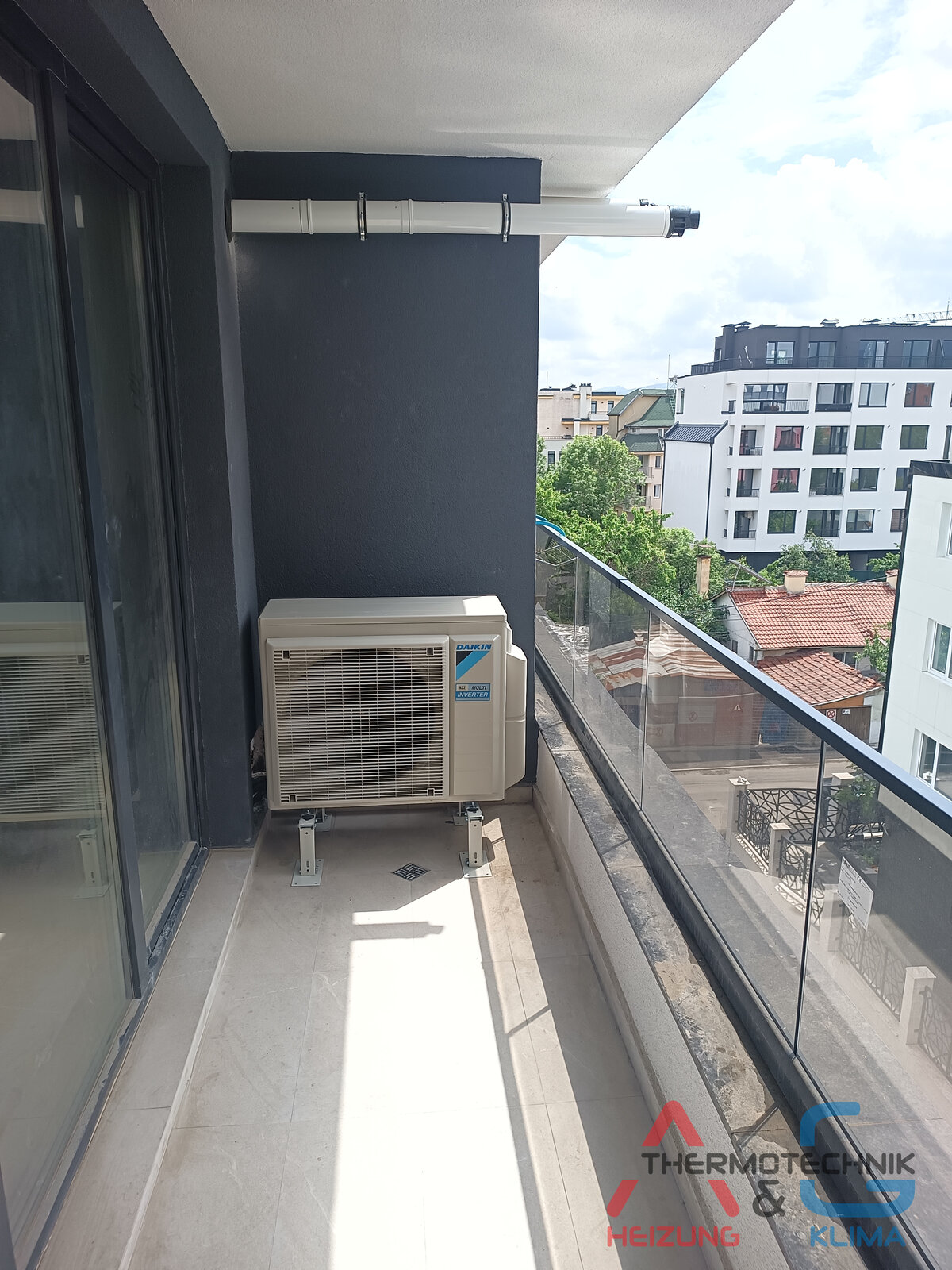 Gaskessel BOSCH Condense 7000i, Multisplit-Klimaanlage Daikin, Fußbodenheizung in einer Wohnung - Bild 2