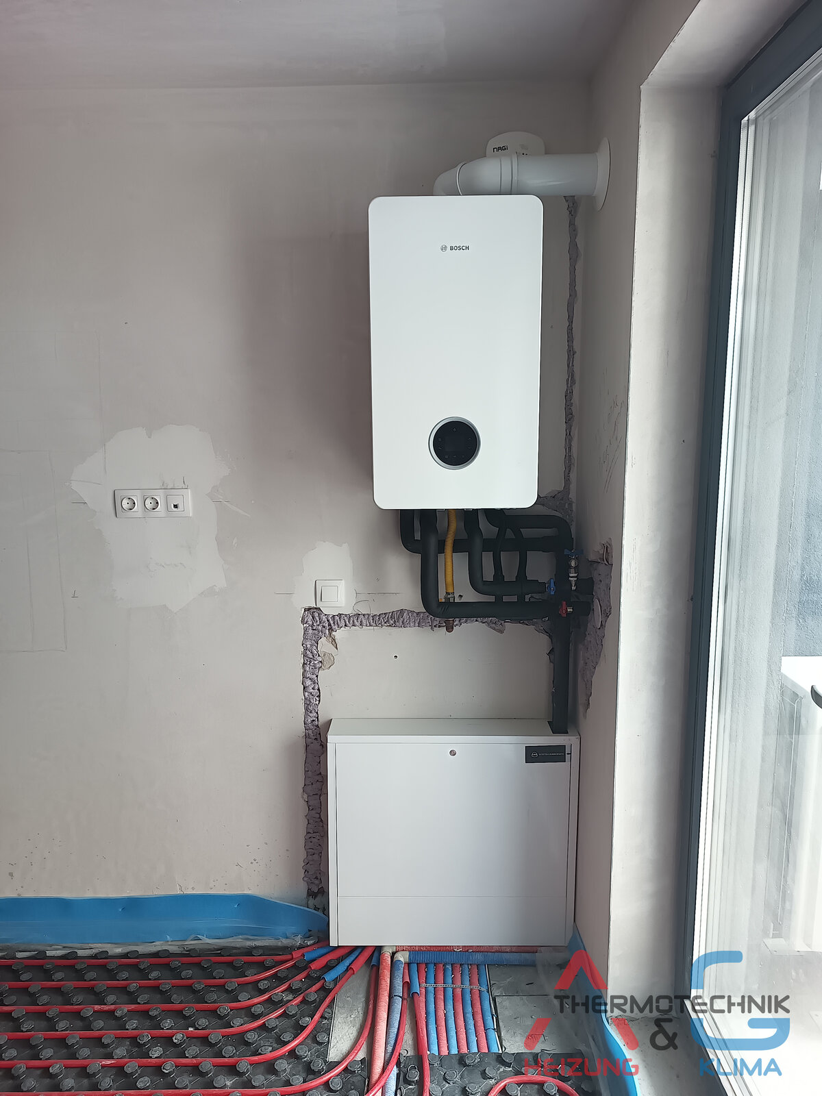 Gaskessel BOSCH Condense 7000i, Multisplit-Klimaanlage Daikin, Fußbodenheizung in einer Wohnung - Bild 5
