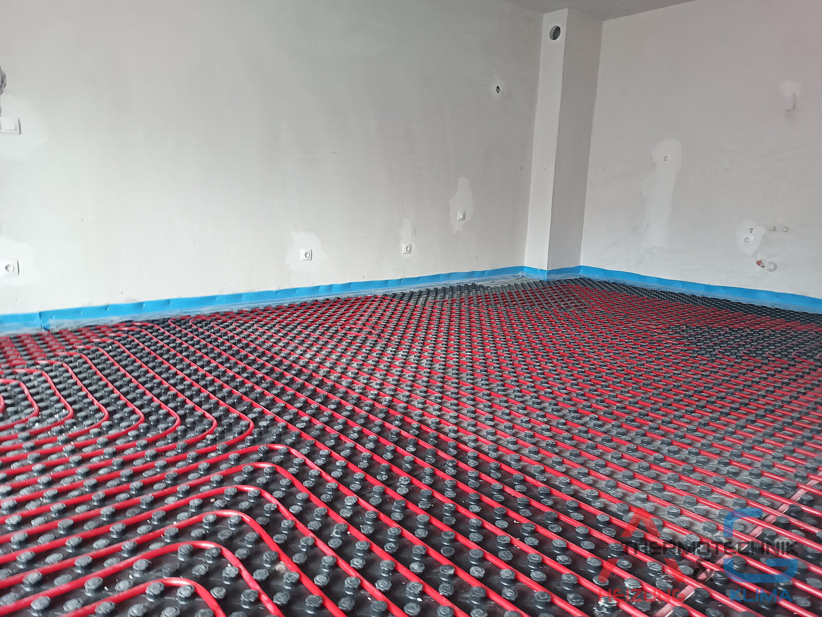 Gaskessel BOSCH Condense 7000i, Multisplit-Klimaanlage Daikin, Fußbodenheizung in einer Wohnung - Bild 11