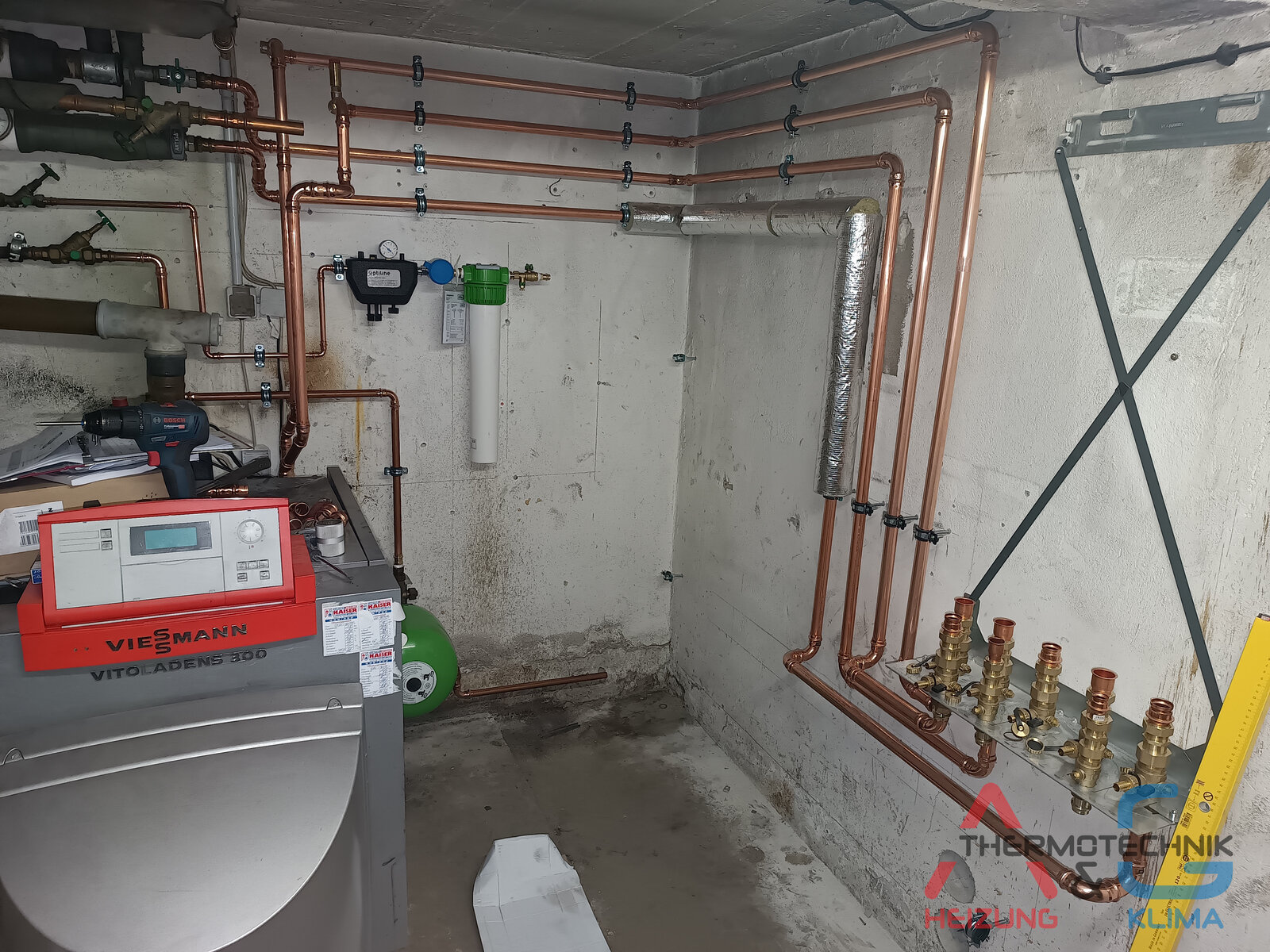 Hybrid Heizungsanlage in NRW - Luft-Wasser-Wärmepumpe Viessmann Vitocal 250-A (R290) mit Ölkessel Vitoladens - Bild 11