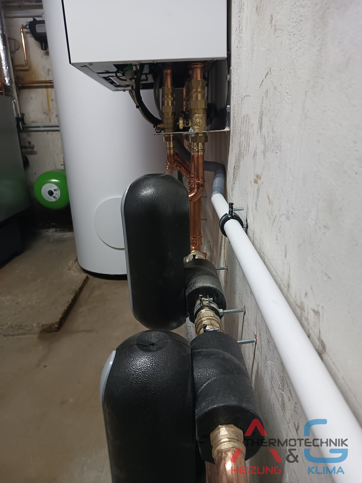 Hybrid Heizungsanlage in NRW - Luft-Wasser-Wärmepumpe Viessmann Vitocal 250-A (R290) mit Ölkessel Vitoladens - Bild 9