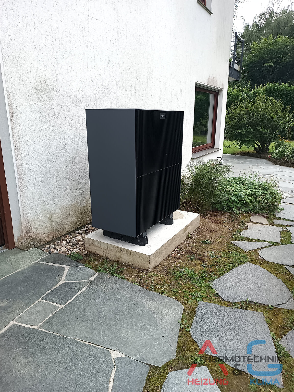 Hybrid Heizungsanlage in NRW - Luft-Wasser-Wärmepumpe Viessmann Vitocal 250-A (R290) mit Ölkessel Vitoladens - Bild 2