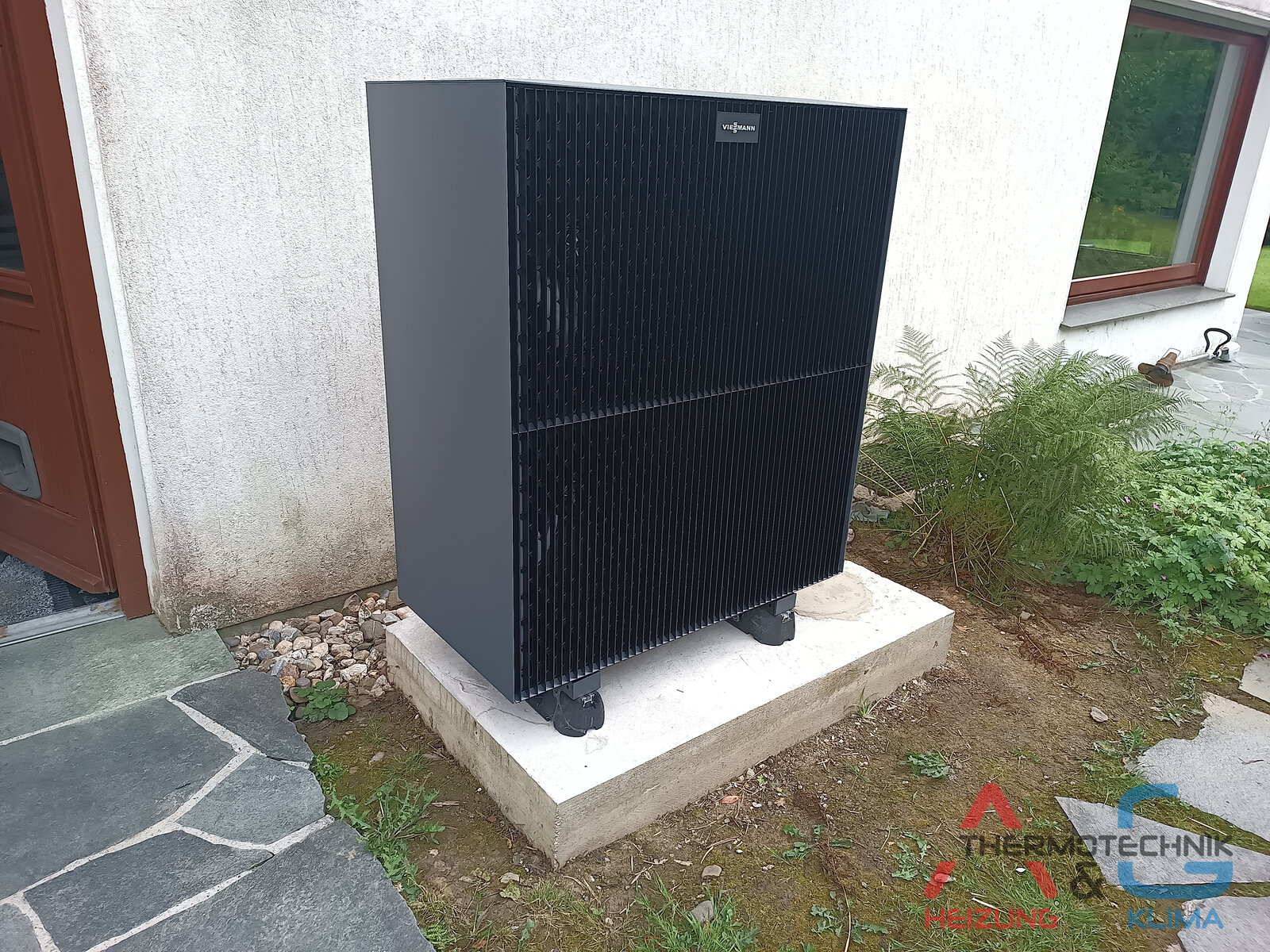 Hybrid Heizungsanlage in NRW - Luft-Wasser-Wärmepumpe Viessmann Vitocal 250-A (R290) mit Ölkessel Vitoladens