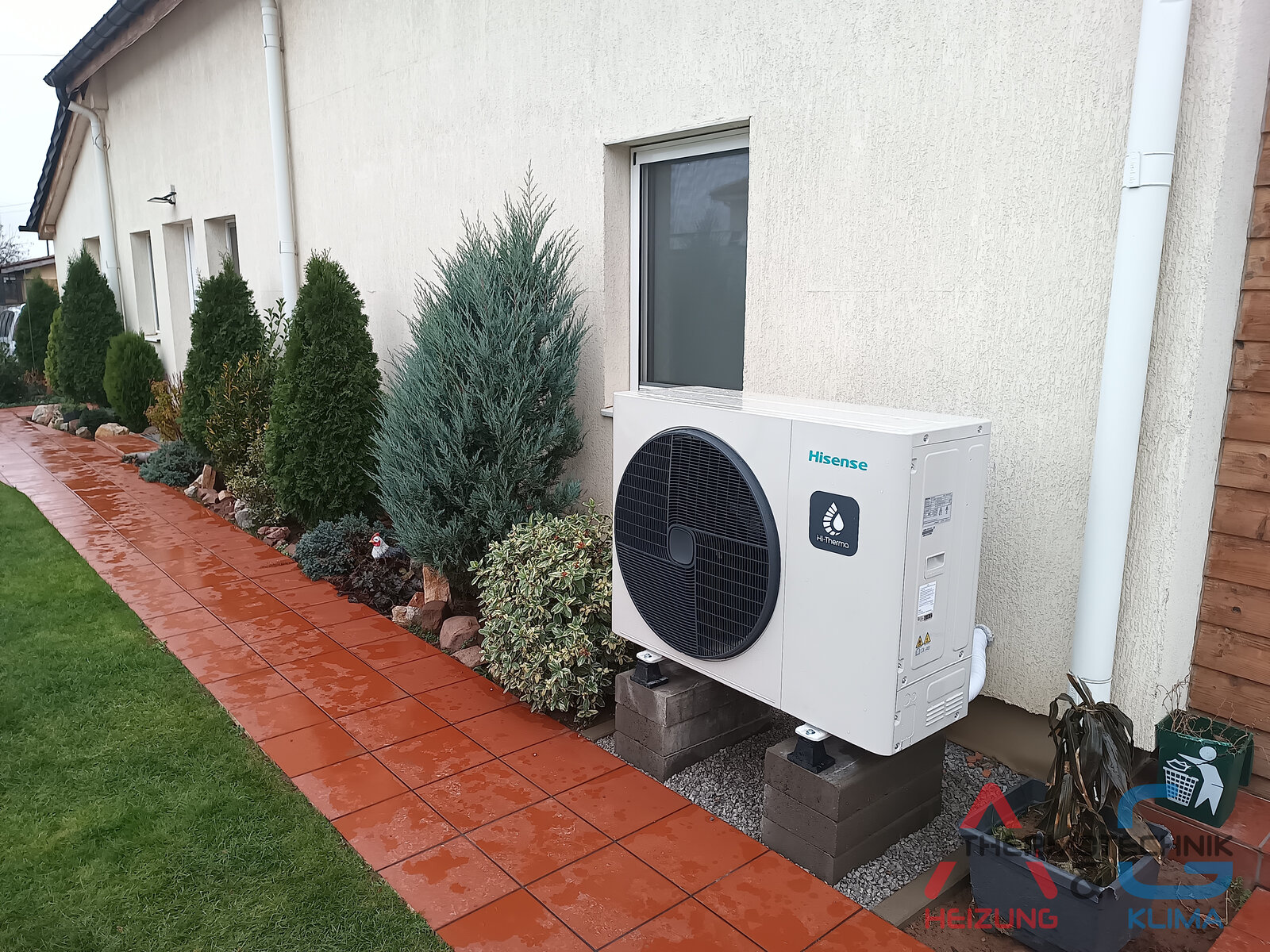 Hybrid-Luft-Wasser-Wärmepumpe Hisense Hi-Therma 12 kW mit Pelletheizung in NRW