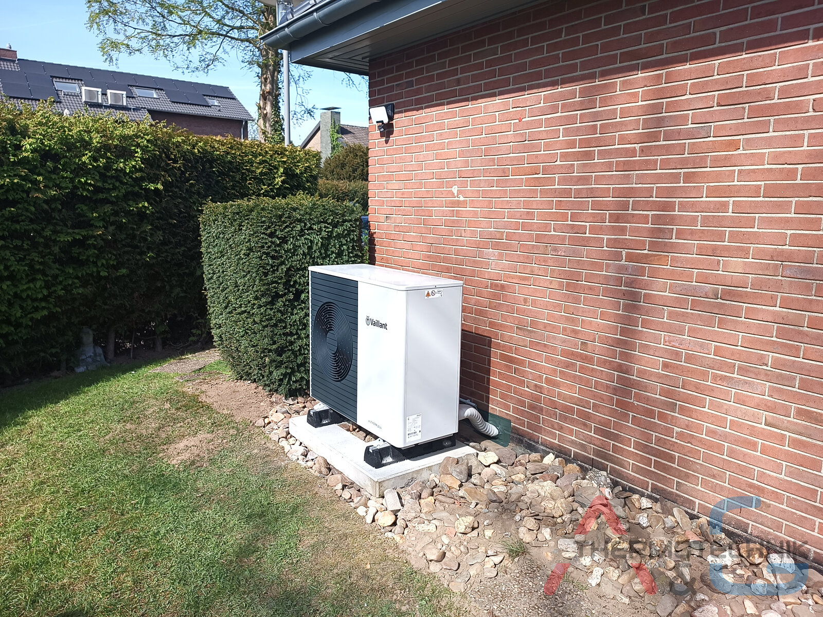 Luft-Wasser-Wärmepumpe Vaillant aroTHERM plus (R290) mit HHS Hybrid System in NRW - Bild 2