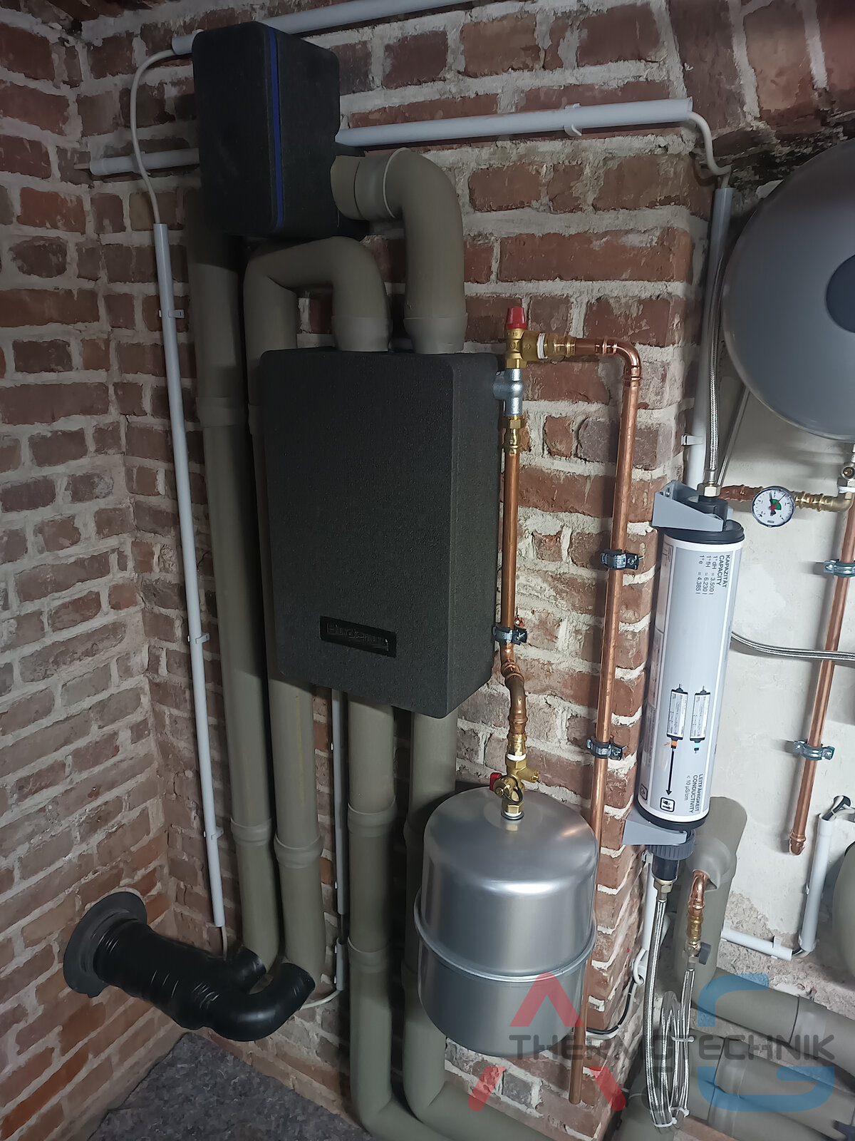 Luft-Wasser-Wärmepumpe Hybrid-Heizsysteme Buderus Logaplus WLW-7 (R290) mit Gas-Brennwertgeräte in NRW - Bild 8