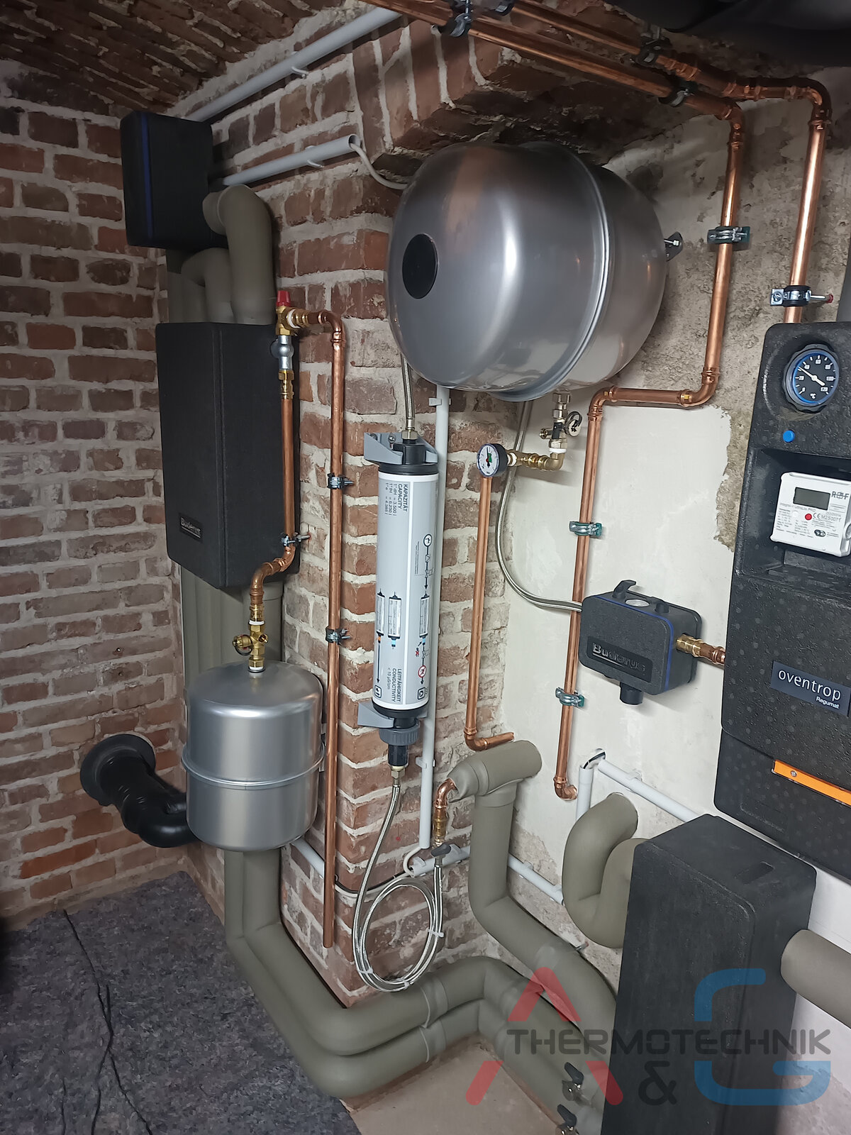 Luft-Wasser-Wärmepumpe Hybrid-Heizsysteme Buderus Logaplus WLW-7 (R290) mit Gas-Brennwertgeräte in NRW - Bild 6