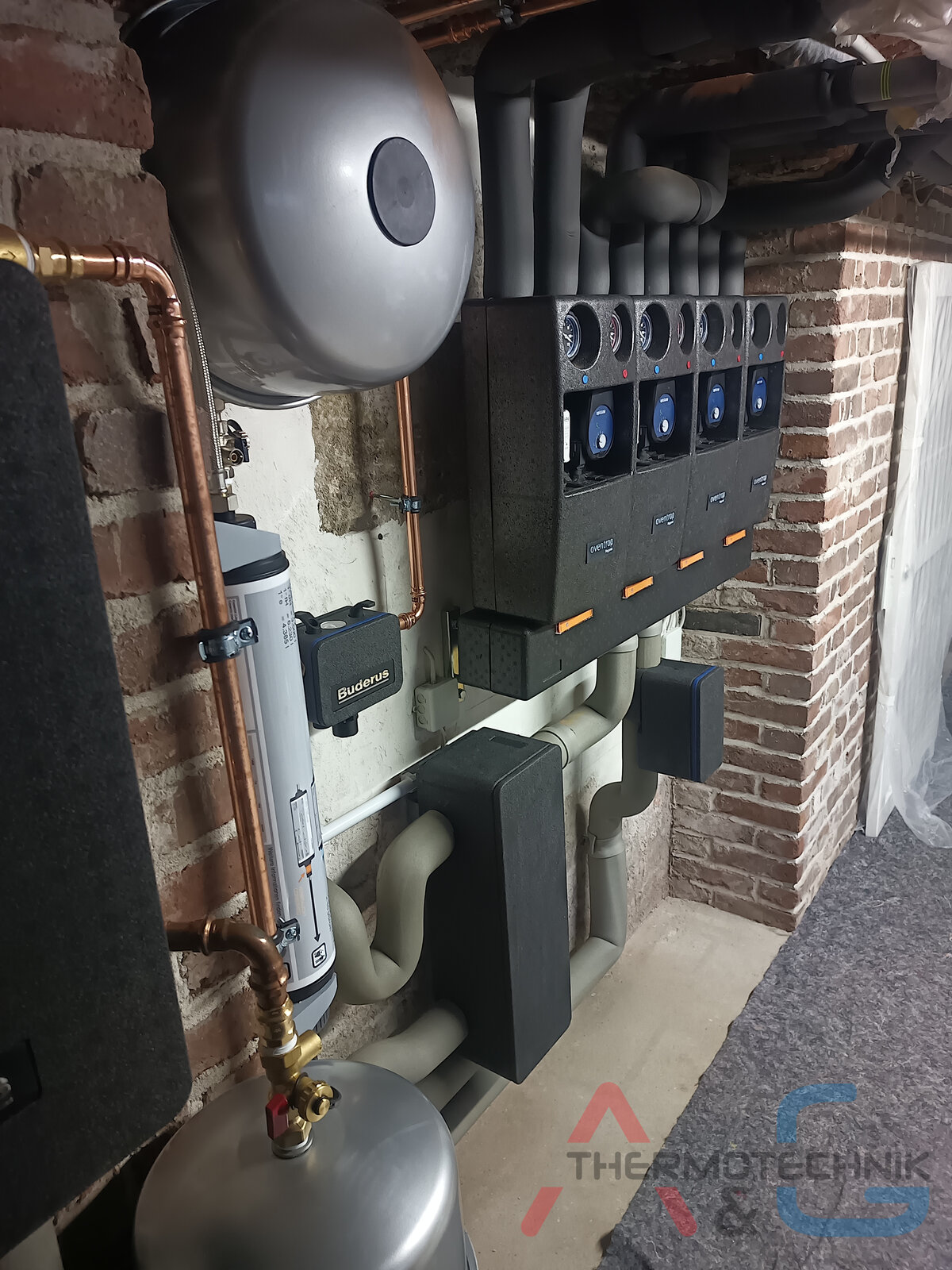 Luft-Wasser-Wärmepumpe Hybrid-Heizsysteme Buderus Logaplus WLW-7 (R290) mit Gas-Brennwertgeräte in NRW - Bild 7