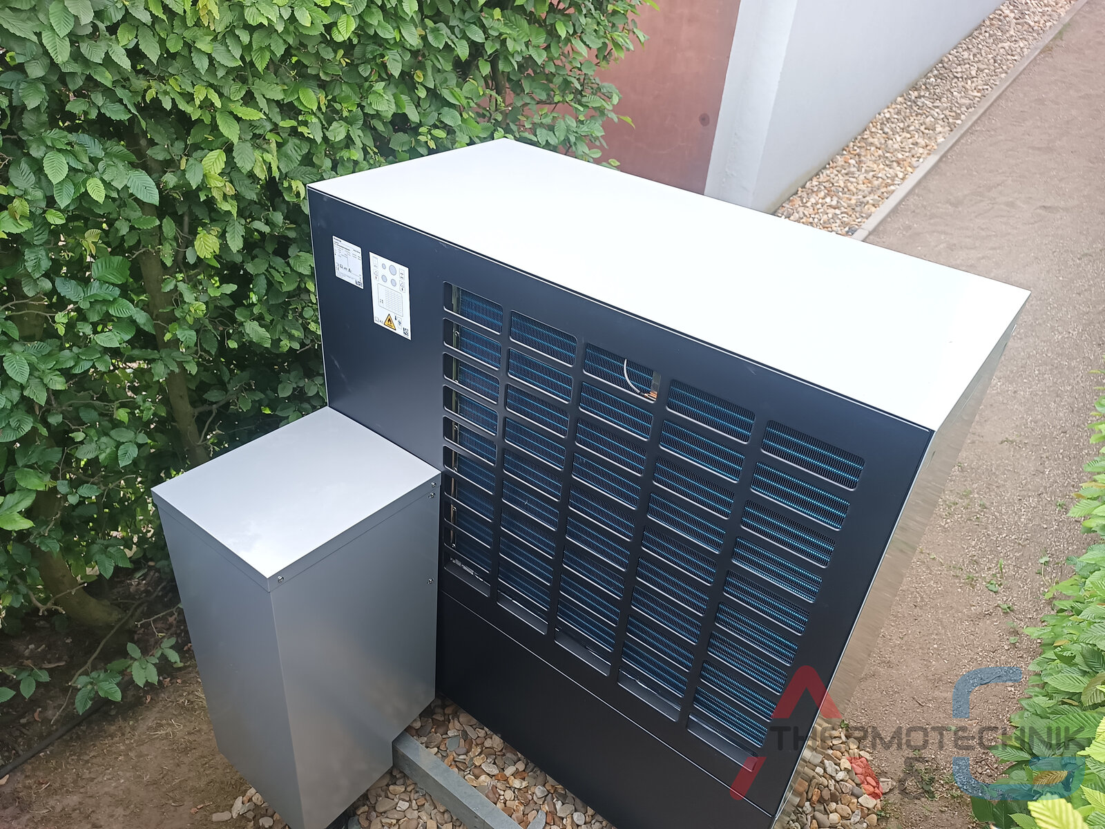 Luft-Wasser-Wärmepumpe Hybrid-Heizsysteme Buderus Logaplus WLW-7 (R290) mit Gas-Brennwertgeräte in NRW - Bild 4